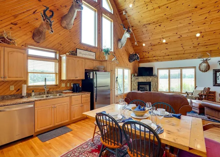 Pet-friendly W/ Screened-in Porch!