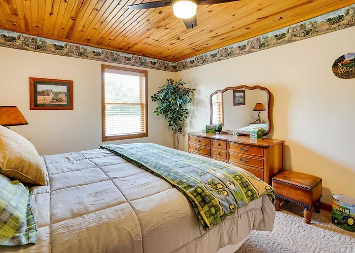 Pet-friendly W/ Screened-in Porch! *