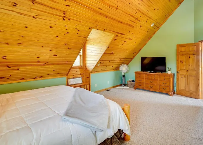 Pet-friendly W/ Screened-in Porch! *