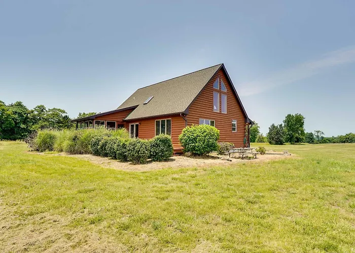 Holiday home Pet-friendly W/ Screened-in Porch! *