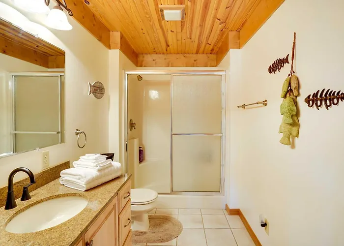 Pet-friendly W/ Screened-in Porch! *