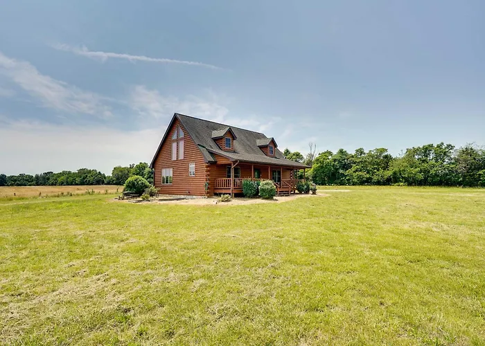 Pet-friendly W/ Screened-in Porch!