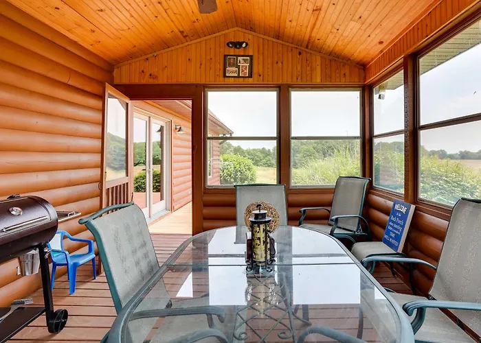 Holiday home Pet-friendly W/ Screened-in Porch! *