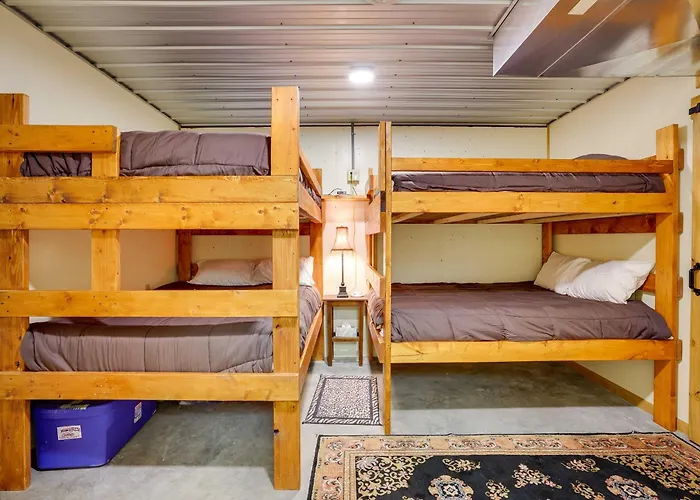 Pet-friendly W/ Screened-in Porch! Vienna