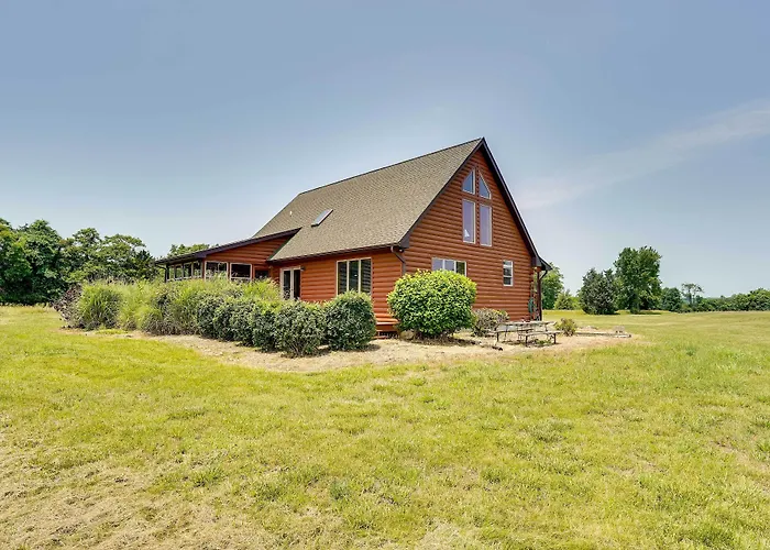Pet-friendly W/ Screened-in Porch! Vienna